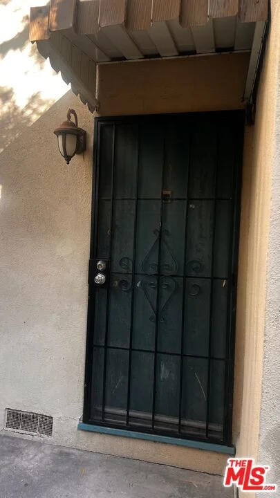 3562 Mentone photo 2
