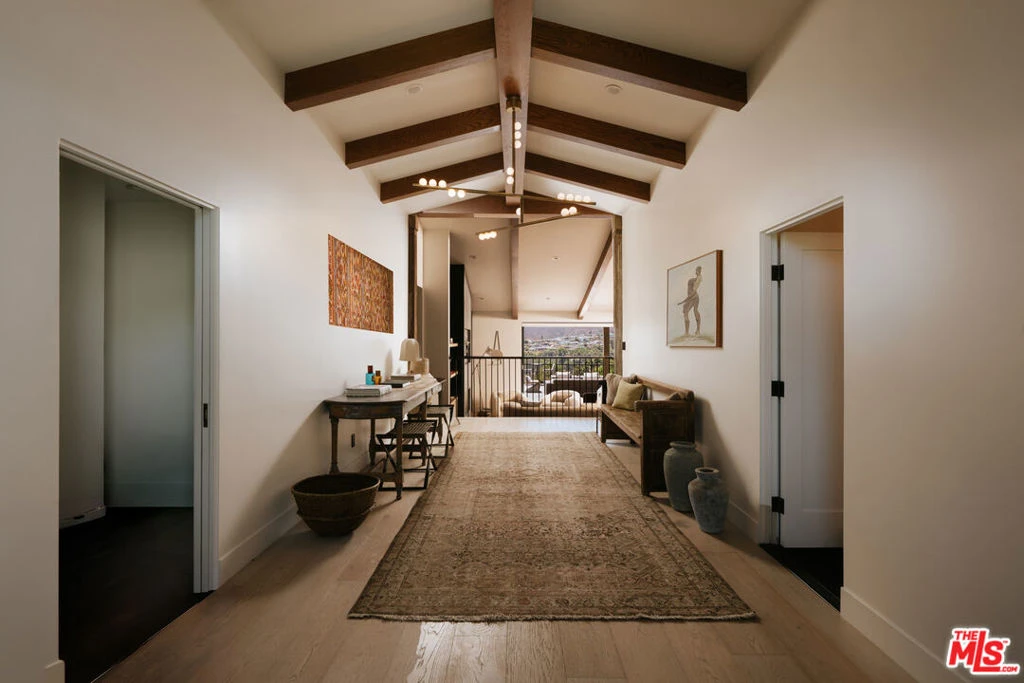 Interior 4