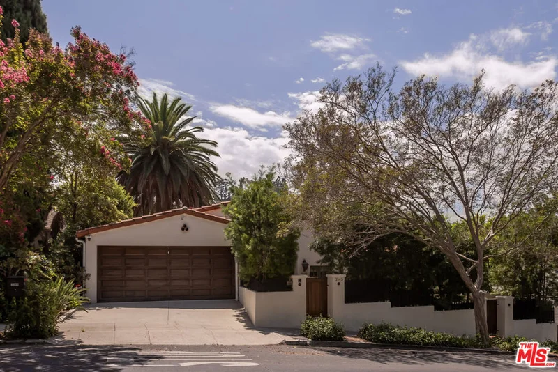 3145 La Suvida Drive photo 2