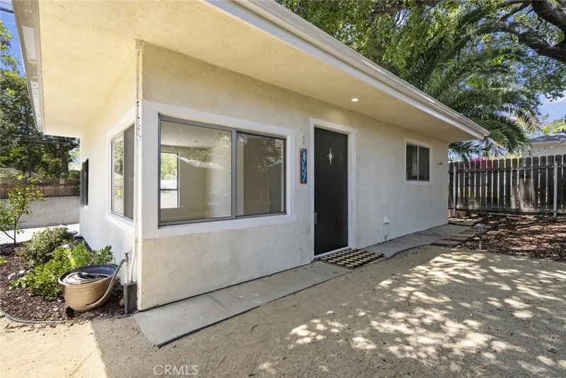 1757 June Lane photo 2