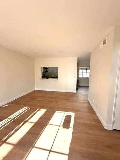 2931 Plaza Del Amo 81 photo 2