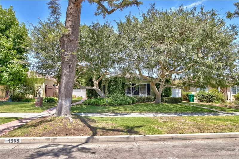 Photo 2 of 1505 E Armando Drive