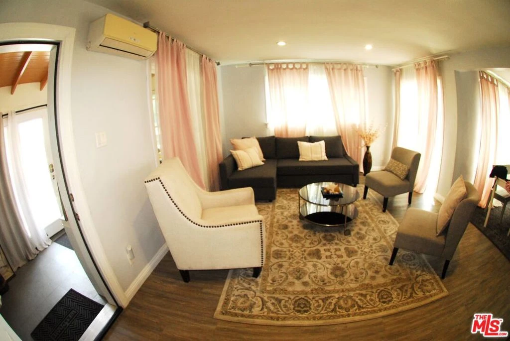 Interior 4