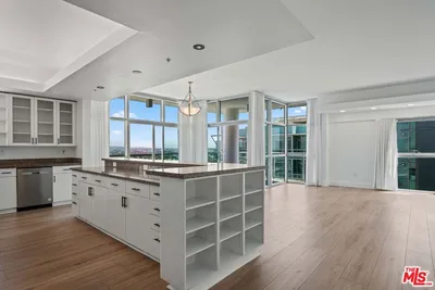 13700 Marina Pointe Drive 1916