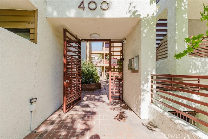 400 N Louise 303 photo 2