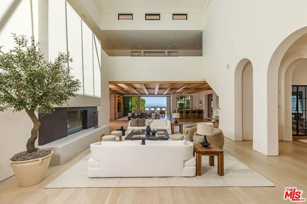 Interior 3