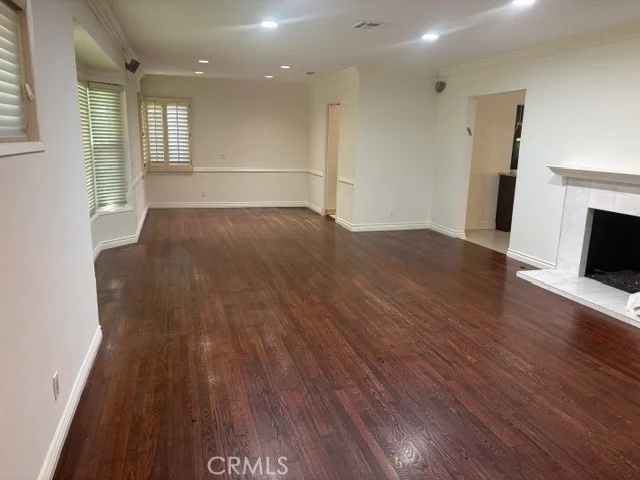 6419 Firmament Avenue photo 2