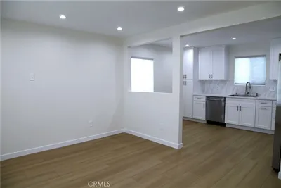 2251 N Catalina Street photo 2