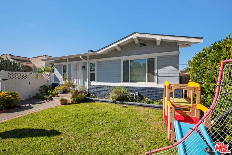 2227 Alsace Avenue photo 2
