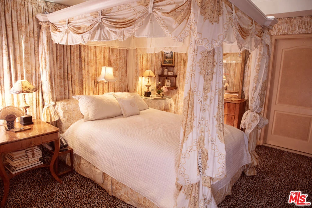 Interior 2