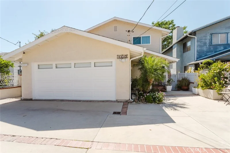 10619 Mather Avenue photo 2