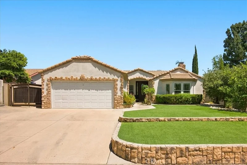 Photo 2 of 7865 Layton