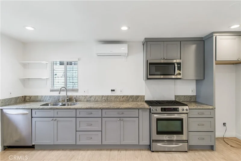 1736 Eudora photo 2