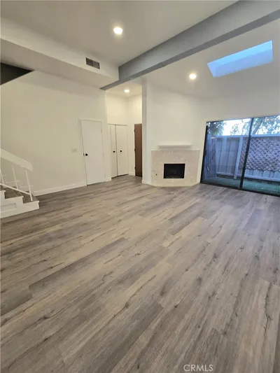 18445 Hatteras 603 photo 2