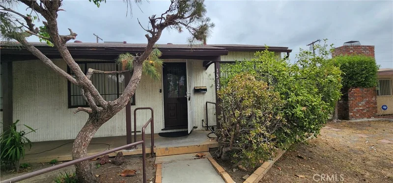 Photo 2 of 13127 Archwood Street