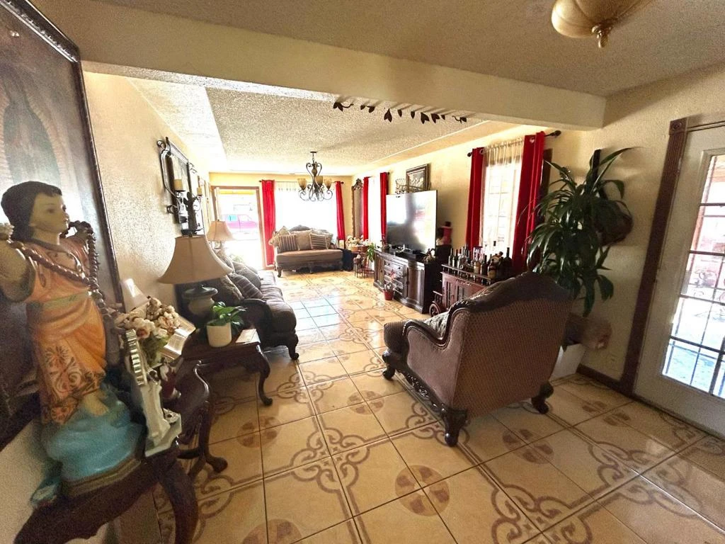 Interior 3