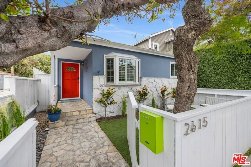 Photo 2 of 2615 Beach Avenue