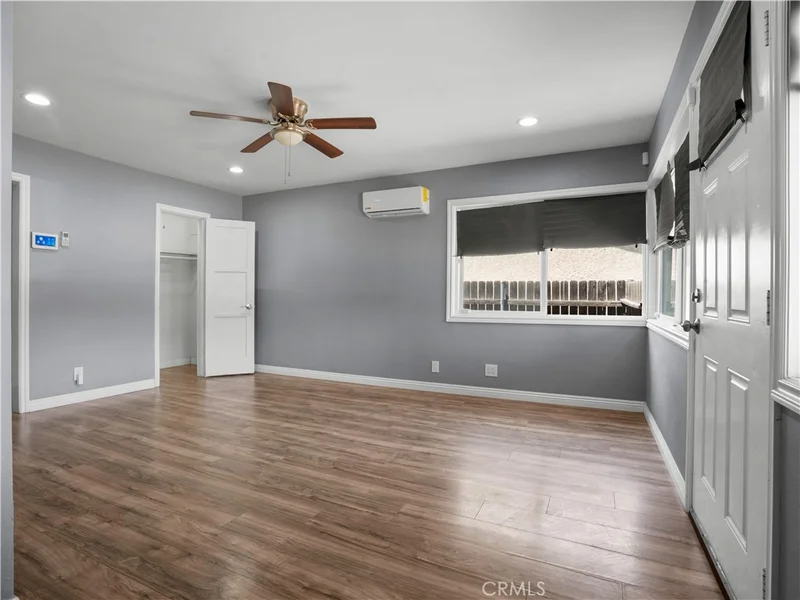 Photo 2 of 839 W 30th