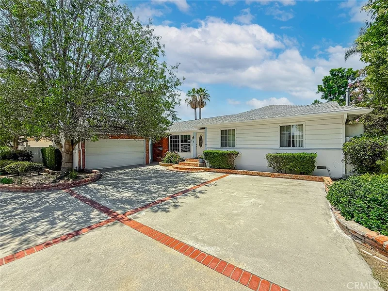 8809 Oak Park Avenue