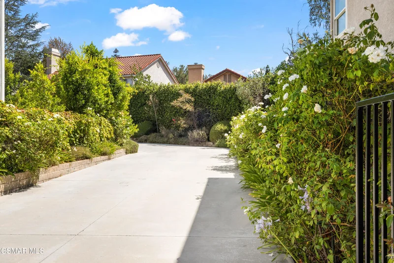 Photo 2 of 5043 Evanwood Avenue