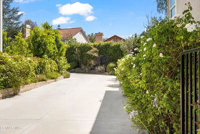 5043 Evanwood Avenue photo 2