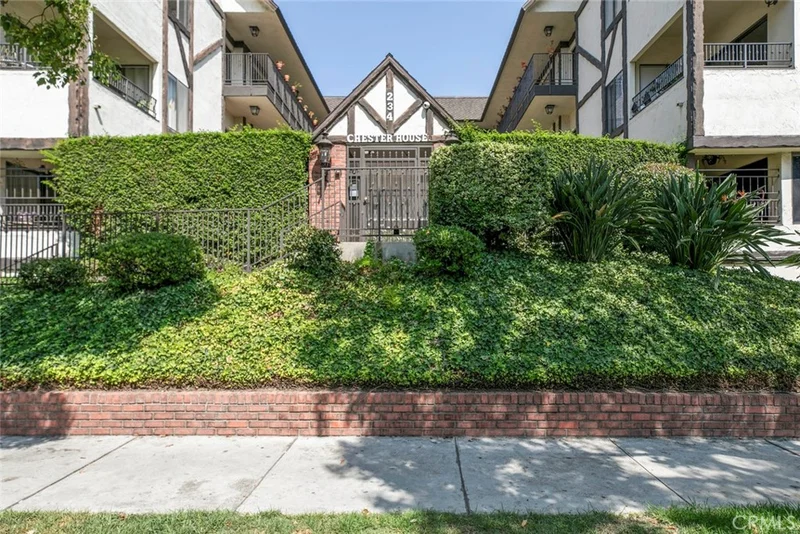 234 N Kenwood St. 106