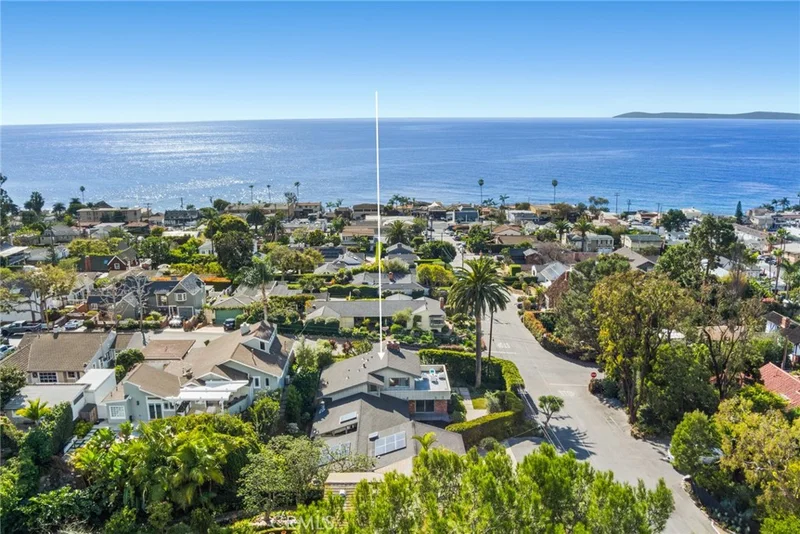 Photo 2 of 1900 Catalina Street