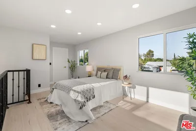 10425 Jordan Avenue photo 2