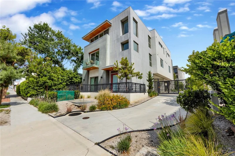 Photo 2 of 943 E California Boulevard 2