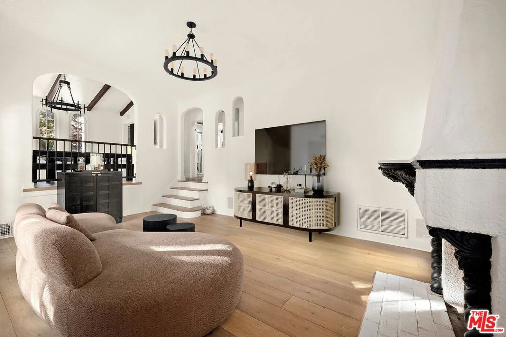 Interior 3