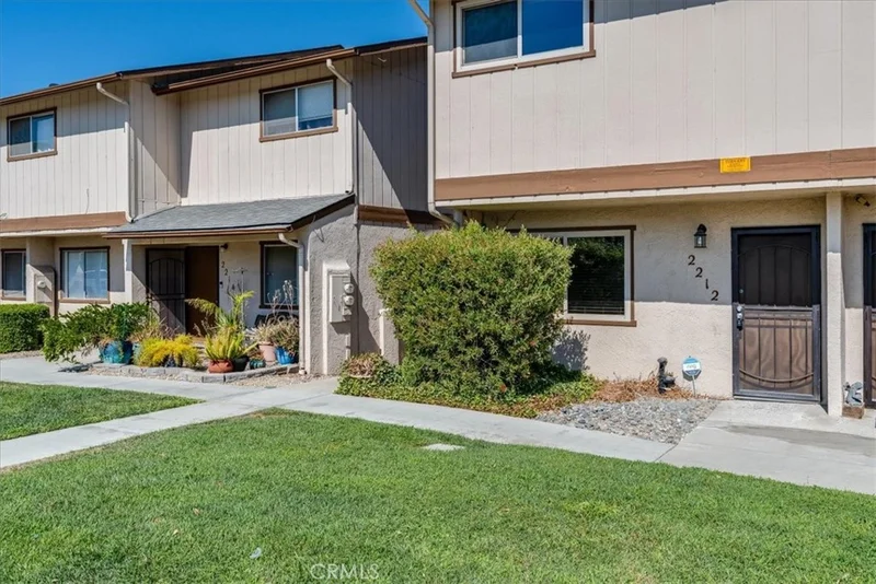 2212 Pine photo 2