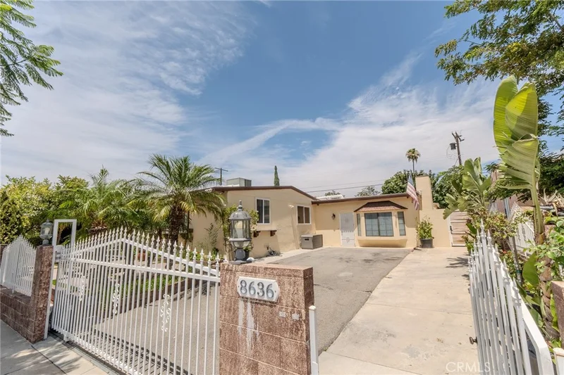 8636 Colbath photo 2