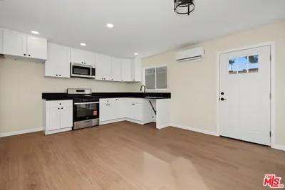 11512 Fenton Avenue photo 2