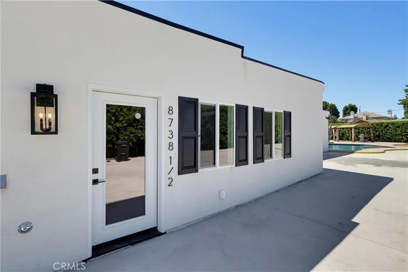 8738 1/2 Paso Robles photo 2