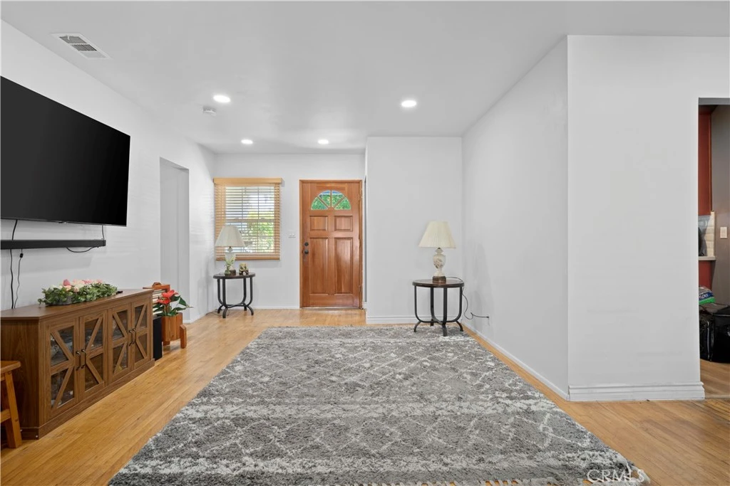 Interior 4