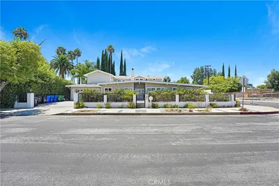 22450 Collins