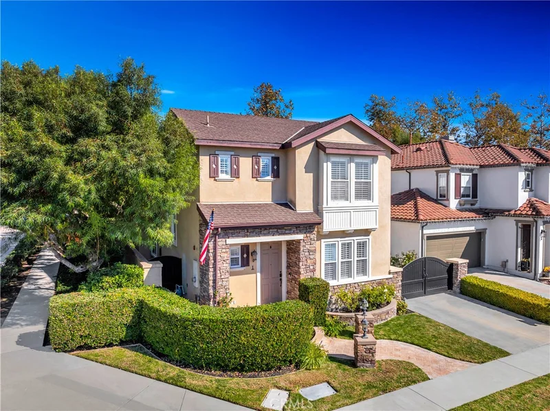 Photo 2 of 1 Via Santander