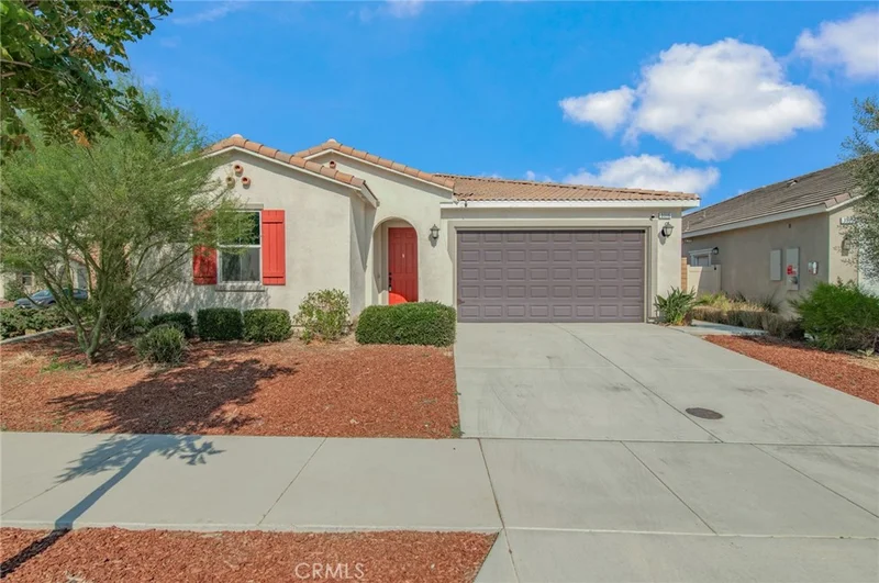 Photo 2 of 3315 S Primerose Drive