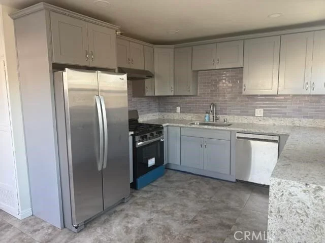 2563 W. Cressent