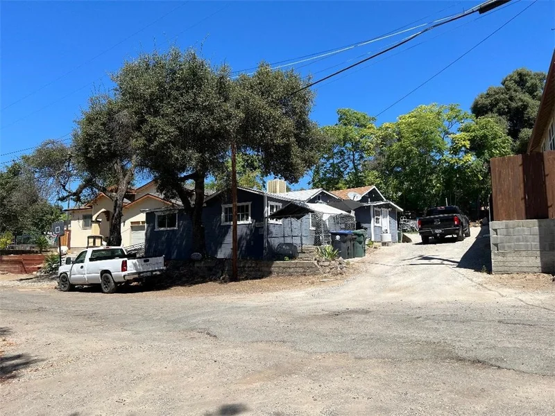 Photo 2 of 13980 Manakee Avenue