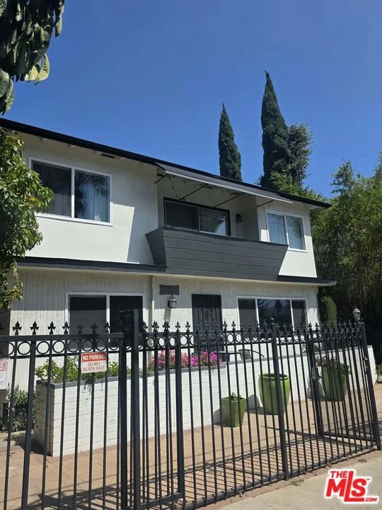 1922 N Vista Del Mar Avenue 3 photo 2