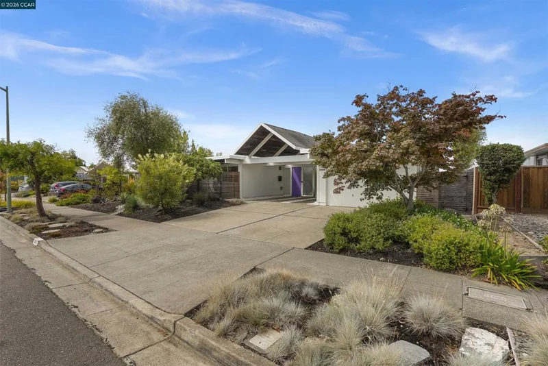 8021 Shay Dr photo 2