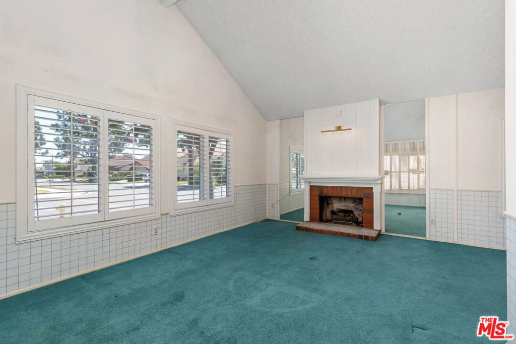 Interior 4