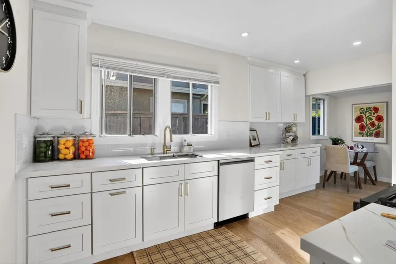 1515 Hampel Street photo 2