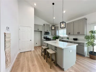 2418 Thorn Place A photo 2