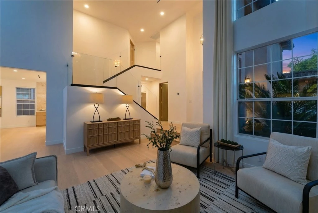 Interior 4