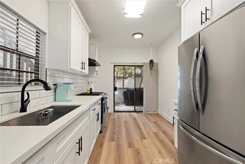 Photo 2 of 2504 W Macarthur Boulevard I