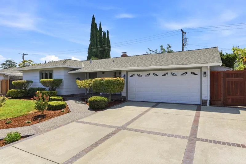 Photo 2 of 185 Howes Drive