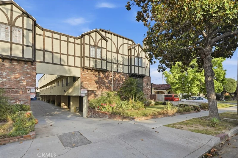 Photo 2 of 824 S Stoneman Avenue 16