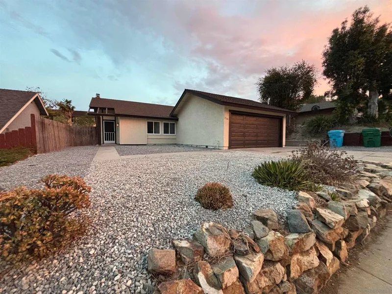 11385 Almazon St photo 2